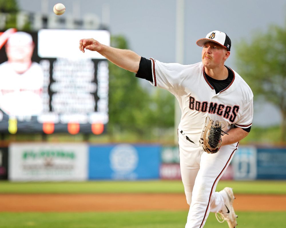 Boomers End May with Doubleheader Split