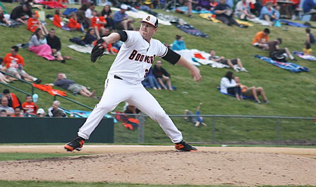 Boomers Edged in Pitcher's Duel