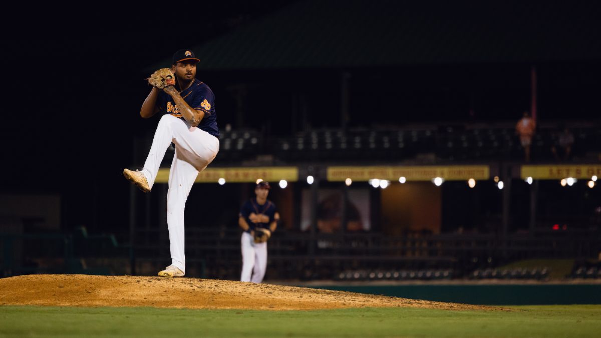 Bats Stay Hot, Bird Dawgs Rally Past Titans 9-6