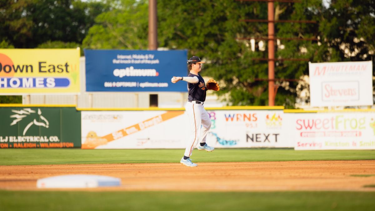 Bird Dawgs Erupt for Eight Unanswered Runs, Cruise to 12-6 Win and 3-1 Series Lead