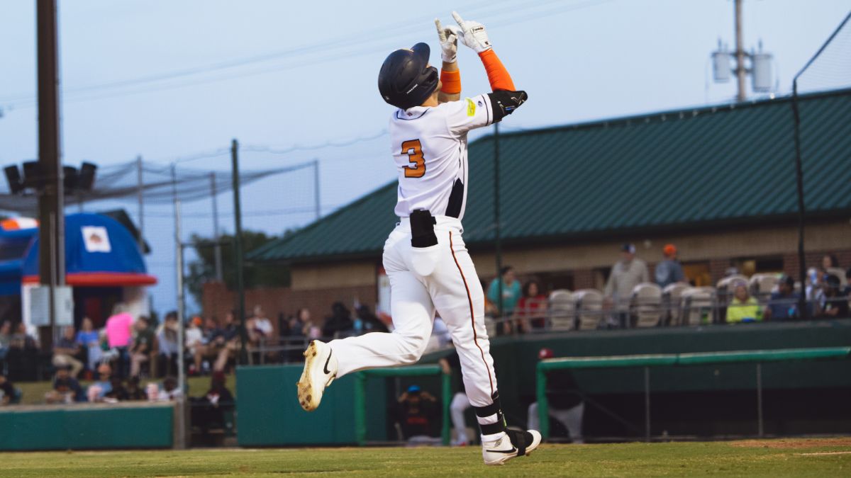Corson's Pinch-Hit Single Caps Eighth-Inning Rally as Bird Dawgs Close Out Ottawa 5-3