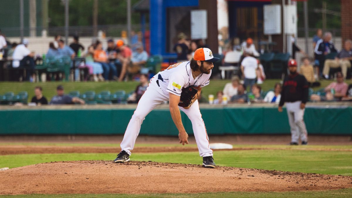 Bird Dawgs Win Fourth Straight, Offense Explodes for 16 Hits