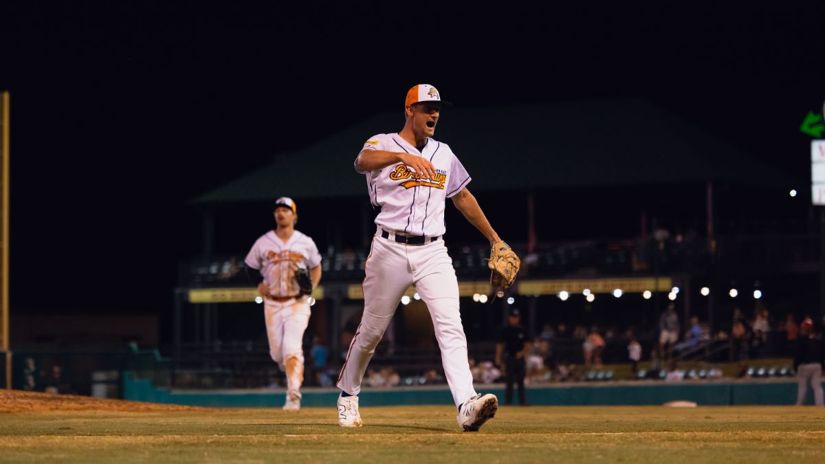 Bird Dawgs Rally From Seven Down to Stun Miners 11-10