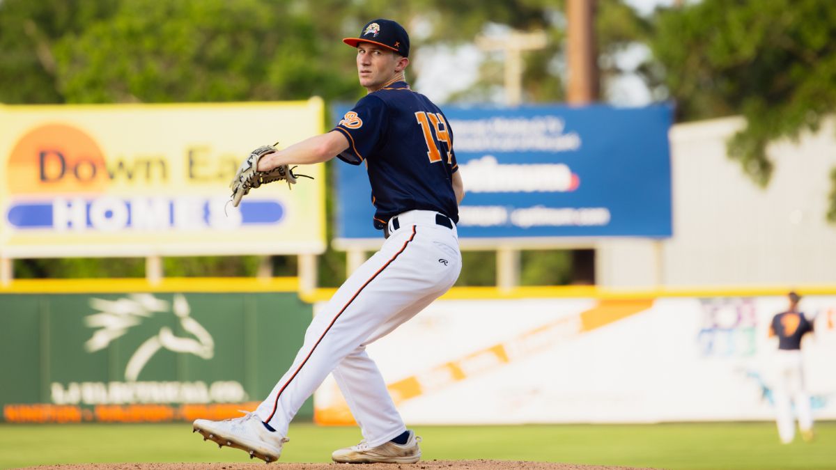 Bird Dawgs Cruise to 7-1 Victory Over Jackals, Snap Five-Series Losing Streak