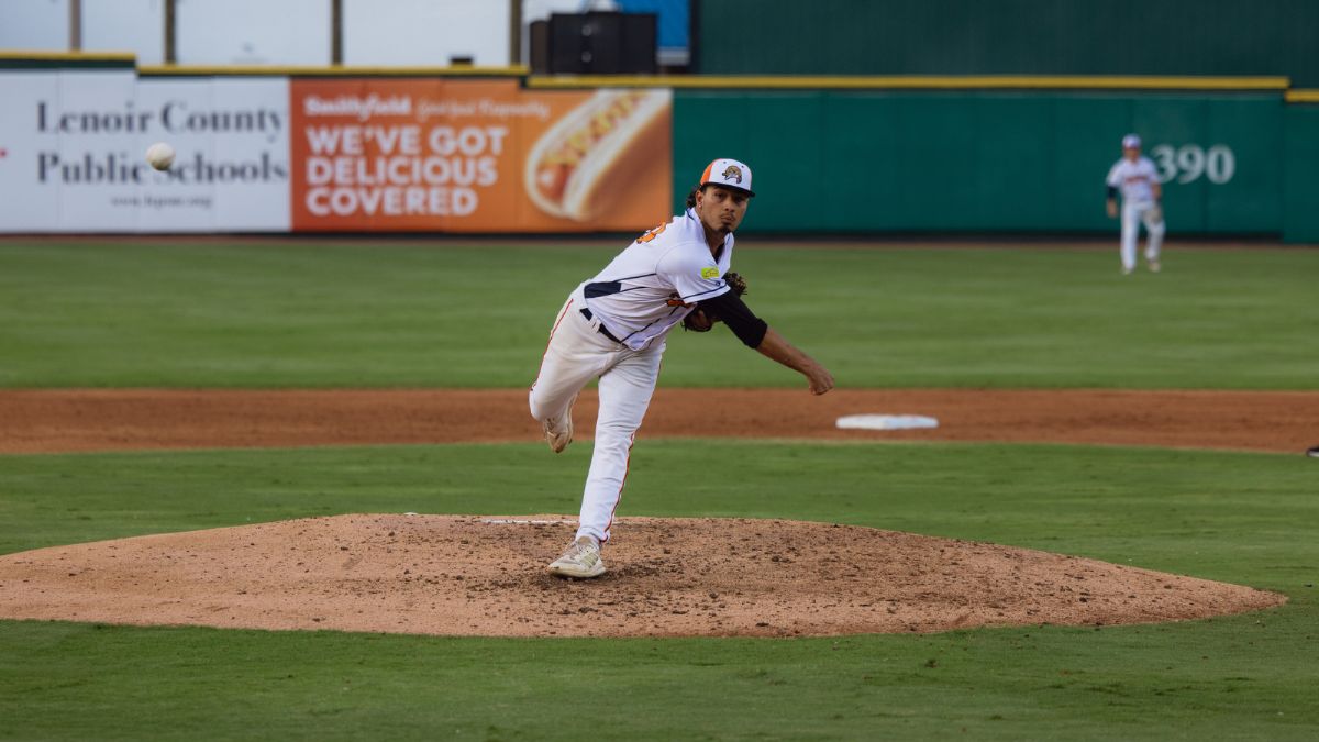 Bird Dawgs Erupt in Eighth to Take 3-2 Series Lead Over Boulders