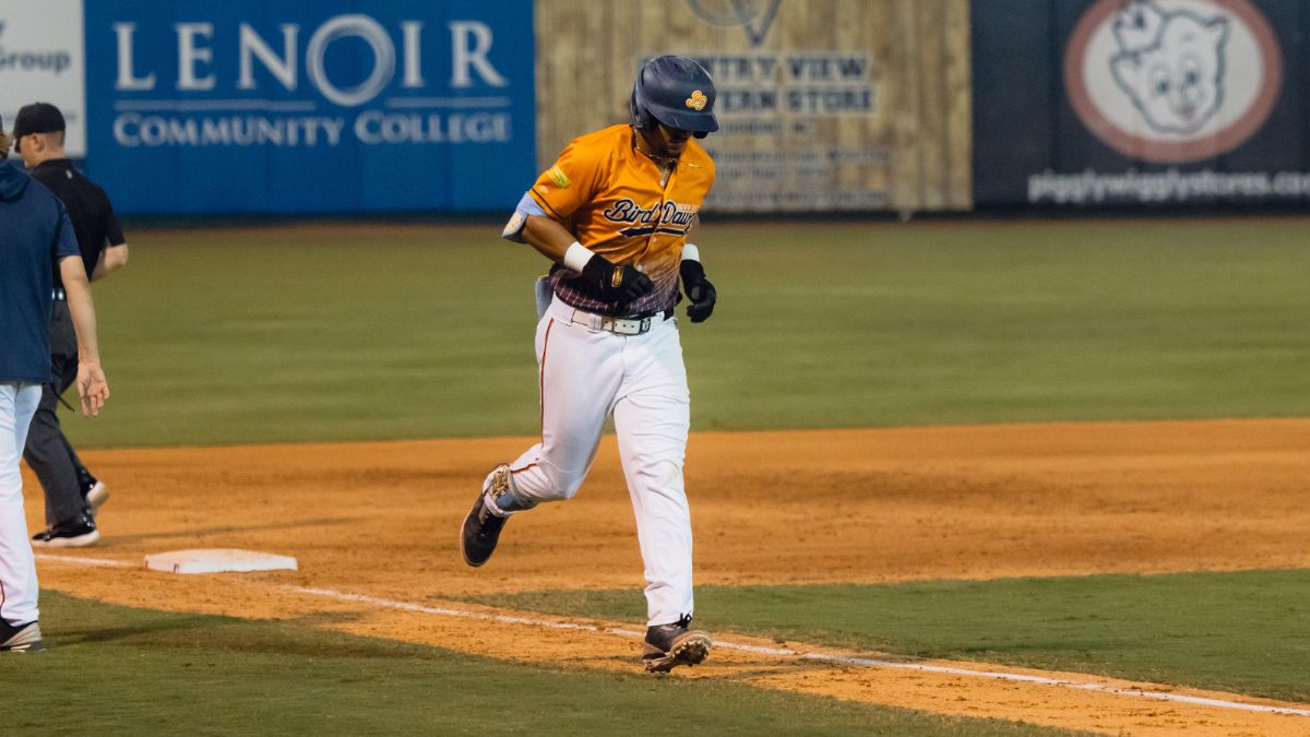 Bird Dawgs Fall 6-5 on Walk-Off Bunt as Capitales Rally From Three Down in Ninth