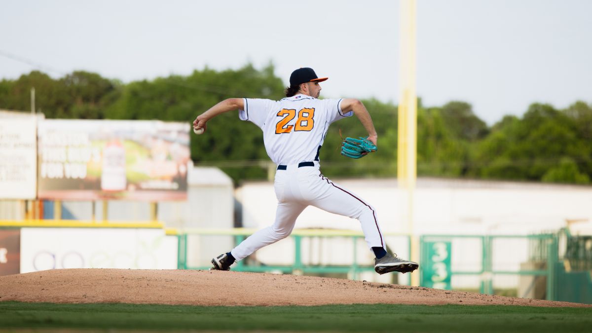 Bird Dawgs Cruise to 7-2 Win Over Crushers, Miner Deals Quality Start