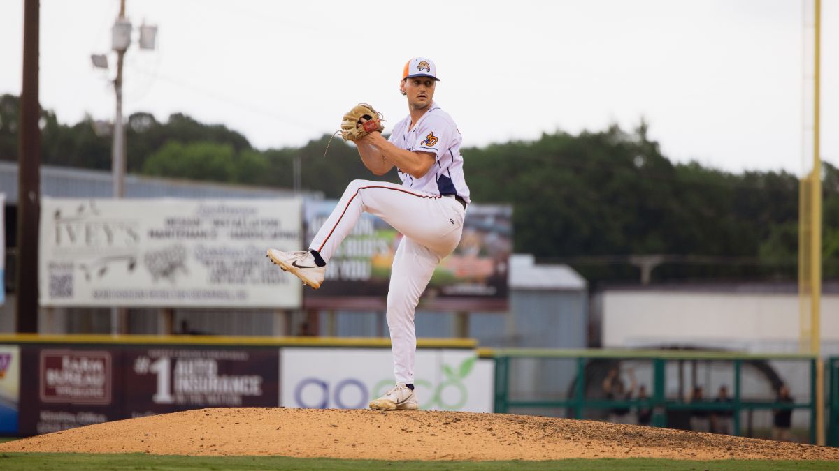 Bird Dawgs Roll to Five Straight With Doubleheader Sweep, Inch Closer to Playoff Hunt