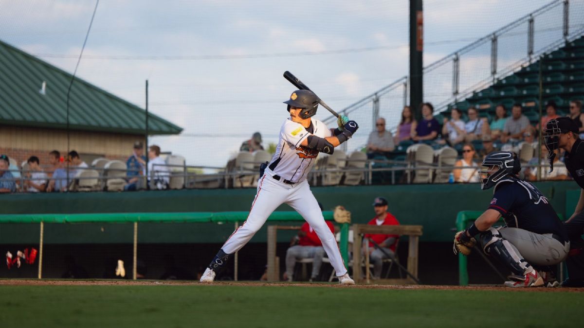 Bird Dawgs Record 1,000th Hit of Season to Break Frontier League Record in Wild 9-8 Win