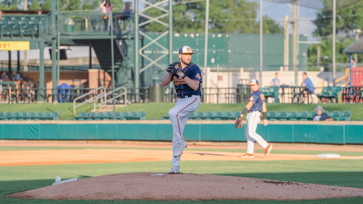 Seven-Run Barrage in Fourth Lifts Bird Dawgs Over Mud Monsters