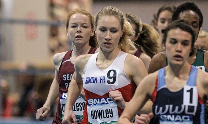 Simon Fraser's Julia Howley ran Division II's best time in the women's 3,000 meters at Saturday's UW Preview.