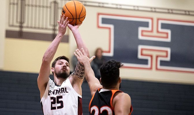 Matt Poquette averaged 15 points and seven rebounds per game to led Central Washington to two road wins.
