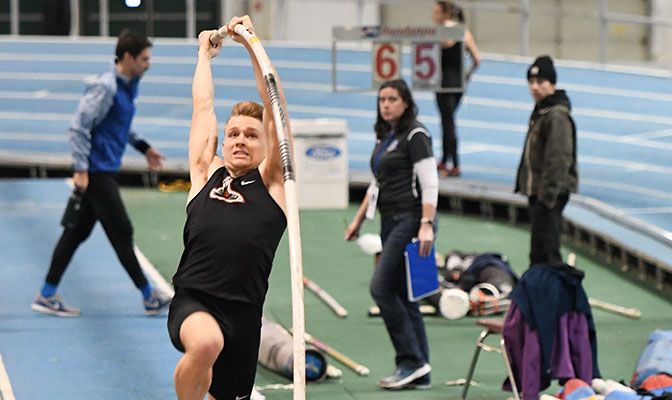 Tidwell established an NCAA Championships provisional qualifying mark with his score of 4,923 points in the heptathlon at the Ed Jacoby Invitational.