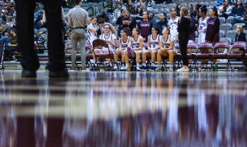 Women's Hoops Rings In New Year With Conference Play