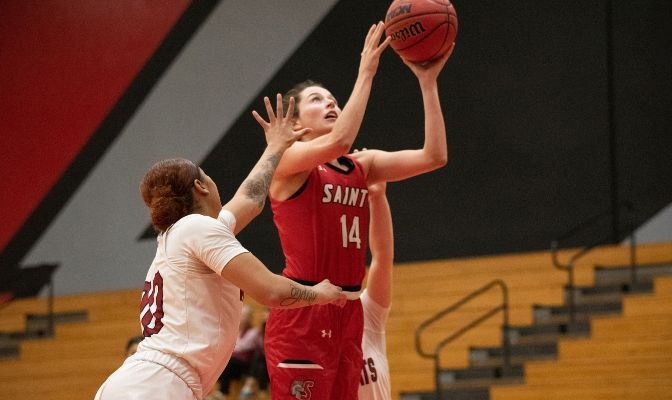 Claire Dingus averaged 26.5 points and nine rebounds over two games on her way to being named GNAC Player of the Week.