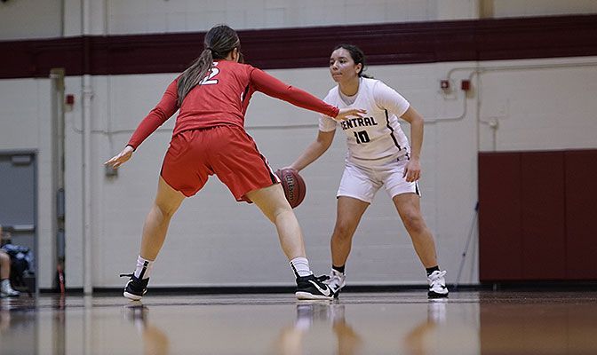 Sunshine Huerta scored 11 of her 18 points for Central Washington in the first half. Photo by Rio Giancarlo.