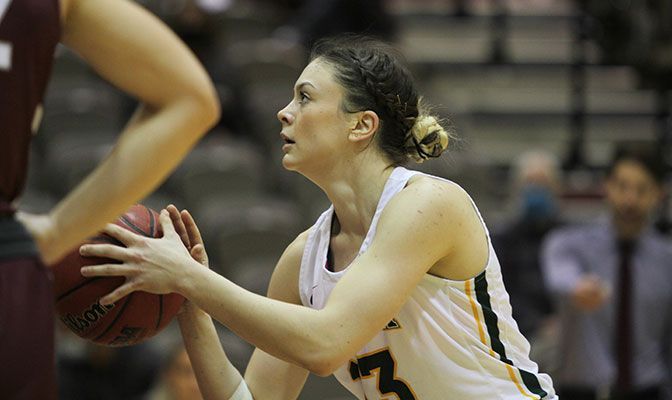 Janna Hajdukovich led Alaska Anchorage with 13 points to go with seven rebounds. Photo by Rio Giancarlo.
