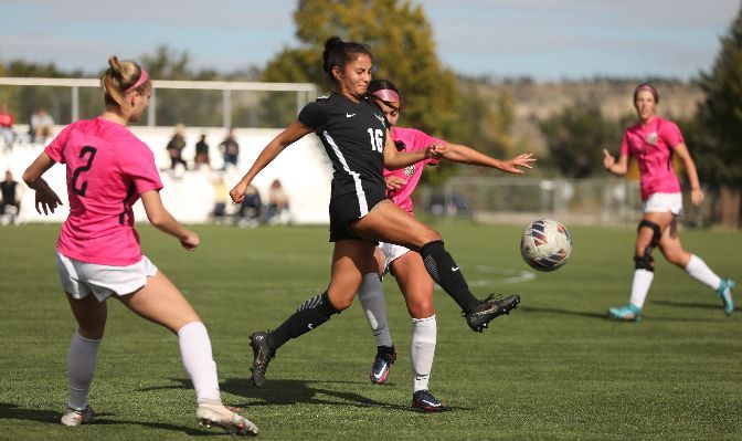 Western Washington was the first team to claim a spot in the 2022 GNAC Women's Soccer Championsips with a pair of 3-0 victories over oppponents last week.