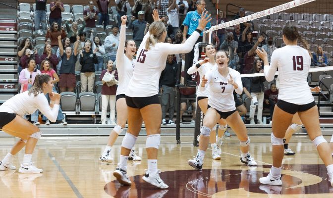 Settle Pacific took a four-set win over Northwest Nazarene and a five-set victory against Central Washington to sweep its road trip.