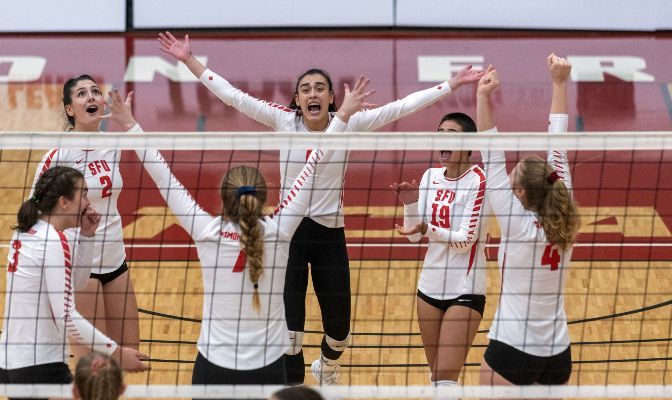 Simon Fraser opened its week by snapping UAA's 13-match winning streak with a four-set win over the Seawolves at home in Burnaby.