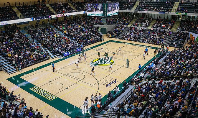 Alaska Anchorage closed the home regular-season schedule in front of a Division II record crowd of 3,888 fans inside the Alaska Airlines Center.