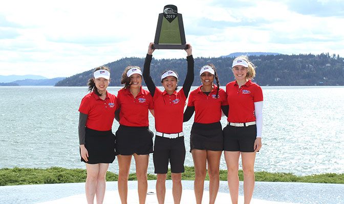 With the win, Simon Fraser earns the conference's first-ever automatic berth to the NCAA Division II Women's Golf Championships. Photo by Shawn Toner.