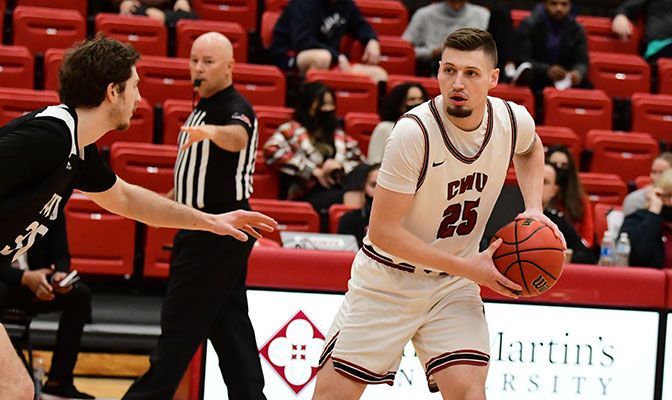 Matt Poquette led Central Washington with 14 points and made 7 of 12 from the field. Photo by Ron Smith.