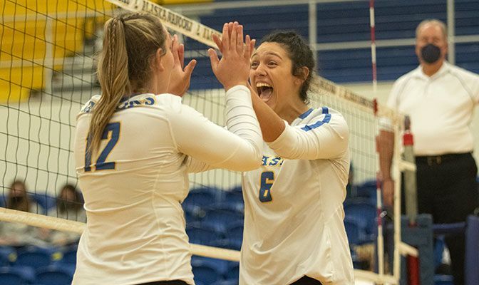 Emily Moorhead (right, No. 6) was named the GNAC Defensive Player of the Week. Alaska earned votes in the AVCA Coaches Top 25 Poll for the first time in program history.