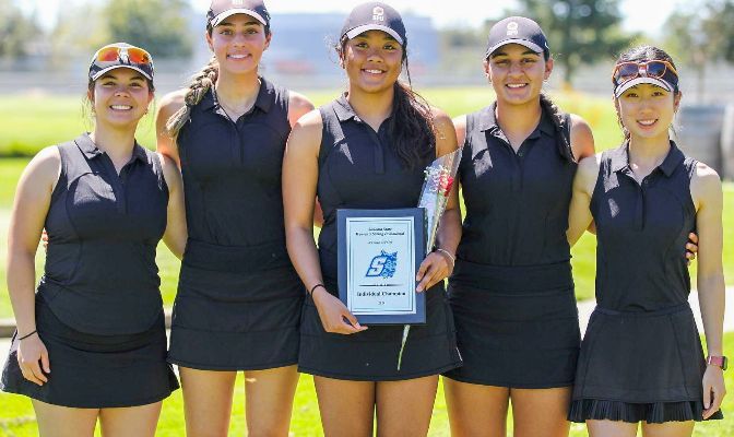 Simon Fraser capped off the regular season in the best way possible by tying for first at the Sonoma State Invitational while Kassie Muanyam claimed individual medalist honors.