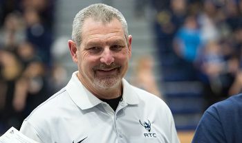 Lonnie Lyon Retiring As Western Washington Athletic Trainer