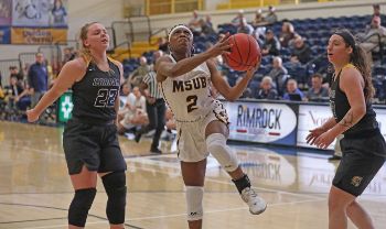 Yellowjackets Finish Non-Conference Schedule Strong