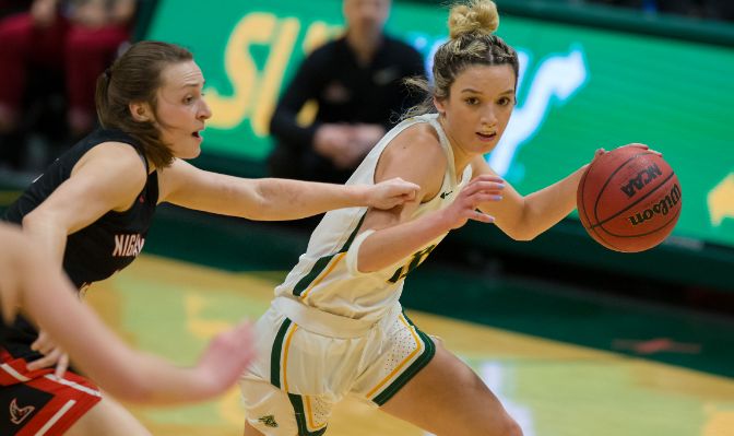 Alaska Anchorage's Yazmeen Goo averaged 11.5 points and 4.5 assists per game last week while leading a dominant defensive effort by the Seawolves.