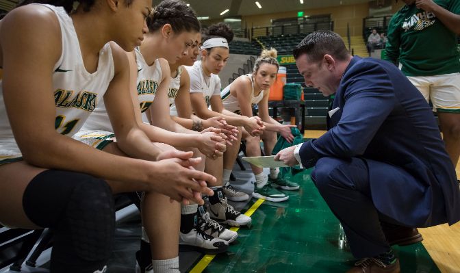 Alaska Anchorage extended its winning streak to nine games with wins at home over Simon Fraser and Western Washington.