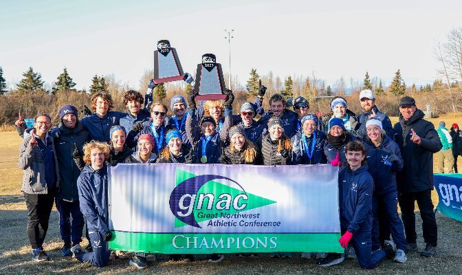 Western Washington swept the men's and women's GNAC cross country titles for the second-straight year on Saturday en route to earning GNAC Team of the Week honors. | Photo by Stephanie Burgoon