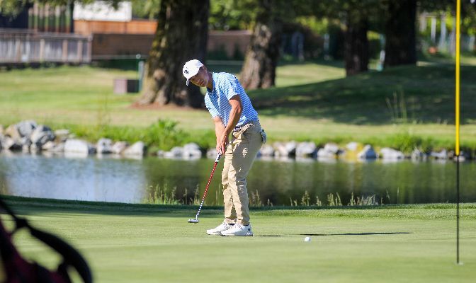 Western Washington's Jordan Lee is tied with Simon Fraser's Aidan Goodfellow for second in the NCAA West/South Regional in Rohnert Park, California.