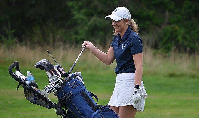 Western Washington's Megan Billeter started off the fall season with a second-place individual finish while helping WWU to the team title.
