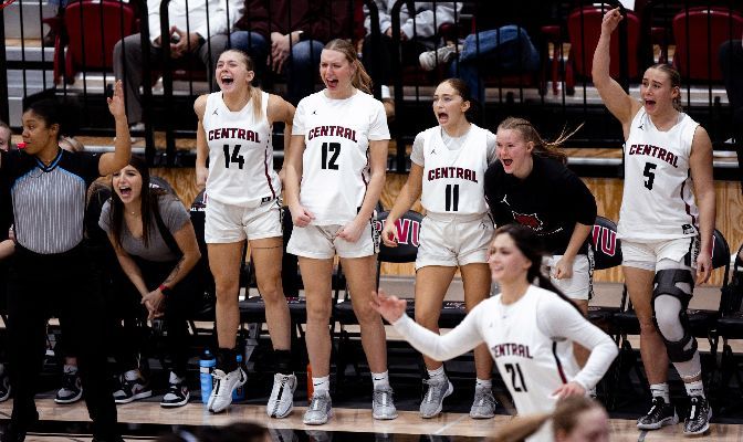 Central Washington solidified its place in the GNAC standings by sweeping its trip to Alaska heading into the final two weeks of the regular season. | Photo by Jacob Thompson/CWU Athletics