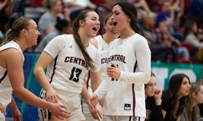 Central Washington defeated Simon Fraser for the second year in a row by a score of 65-71 to advance to the semifinals of the 2024 GNAC Women's Basketball Championships. | Photo by Jacob Thompson