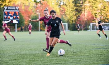 9 Women’s Soccer 4.00 Players Lead Academic All-GNAC