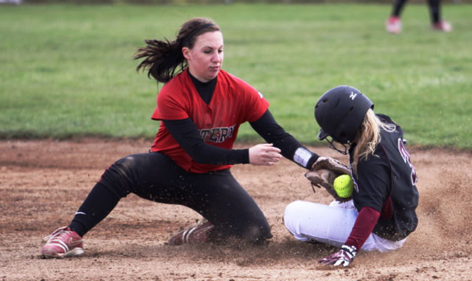 Andrea Bailey helped Wolves to a sweep.