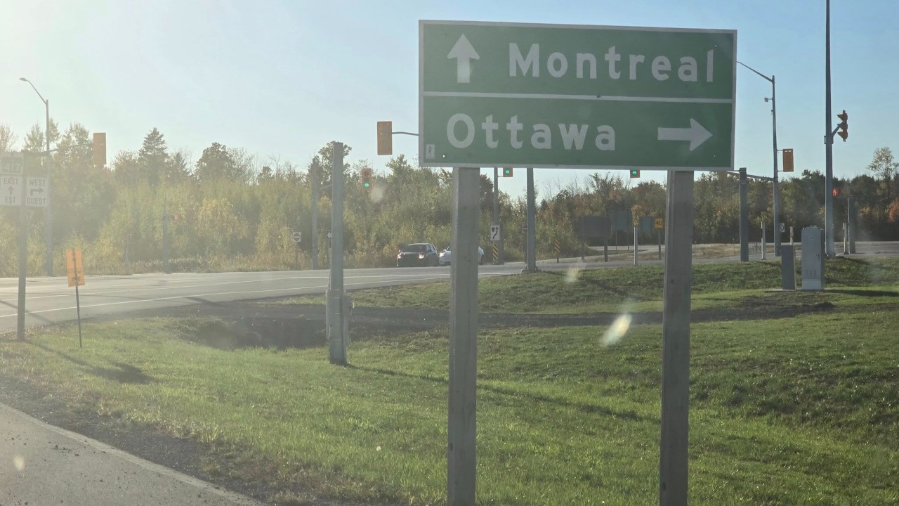 Road sign on the drive between Montréal and Ottawa