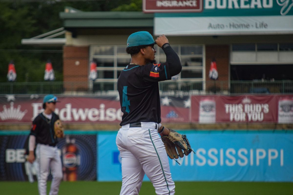 Diaz, Holt Go Deep; Slammers Take Series