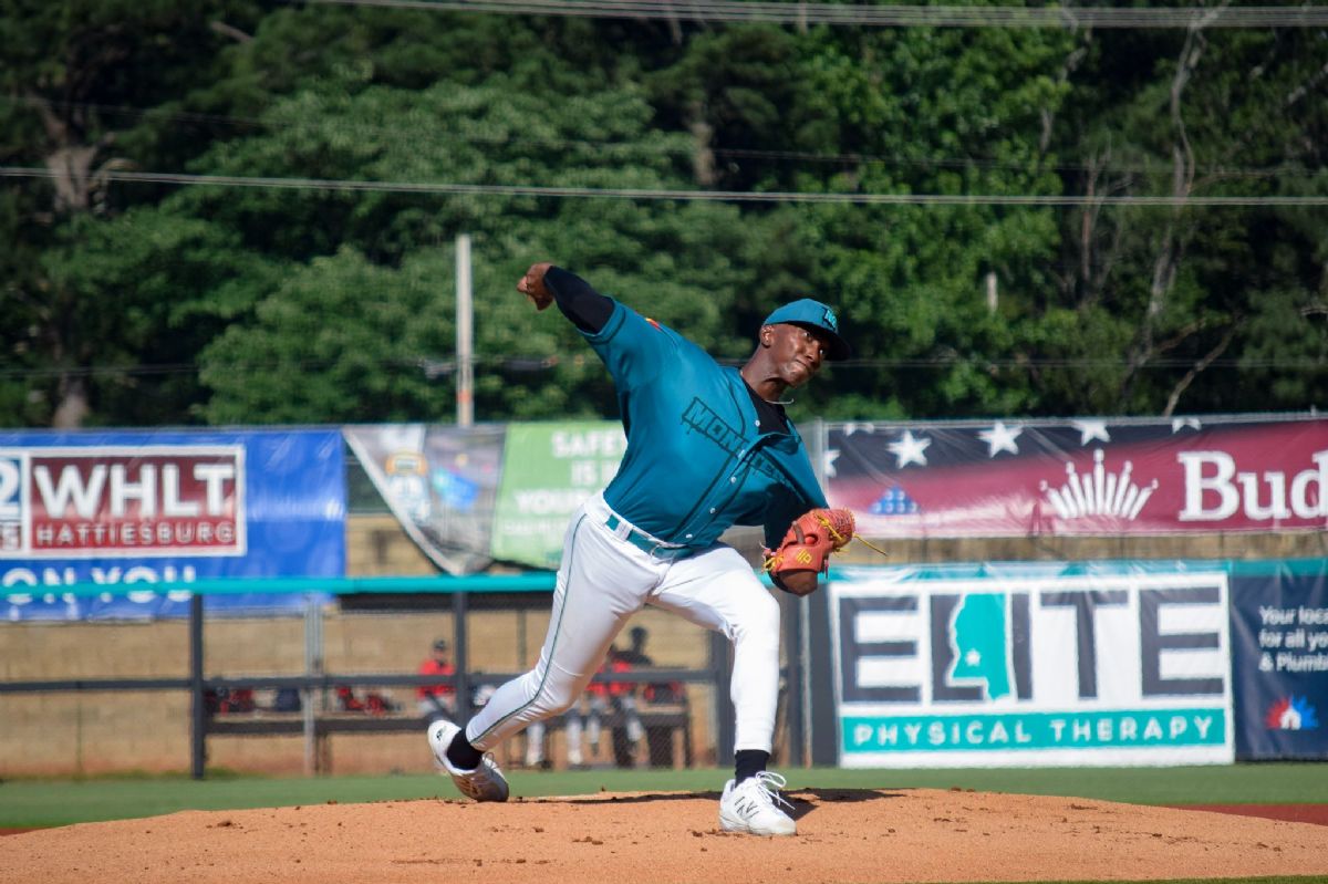 Williams Dazzles on Mound; Booker’s Throw Home Seals Series-Opening Victory