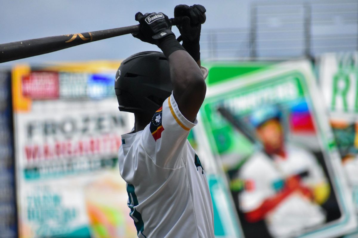 Offense Wakes Up Late; Comeback Falls Short in 12-9 Loss to Washington