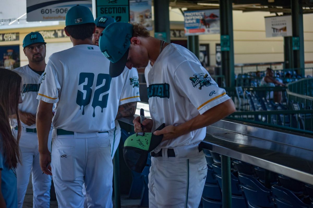 Mud Monsters’ Rally to Tie Not Enough as ThunderBolts Clinch Series