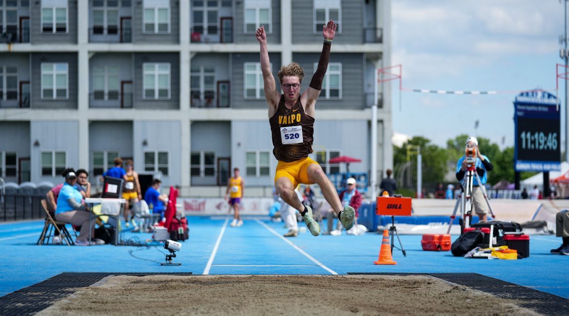 Valpo Men Produce Dozen Points on First Day of Outdoor Championships