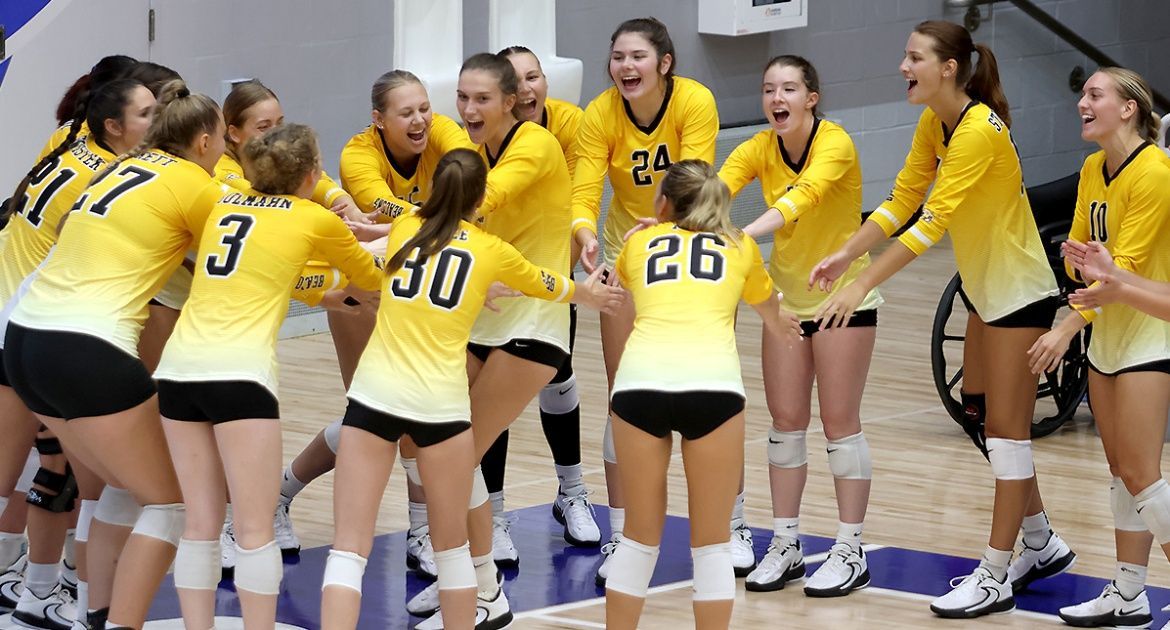 Volleyball Takes On Illinois, Hosts Popcorn Classic