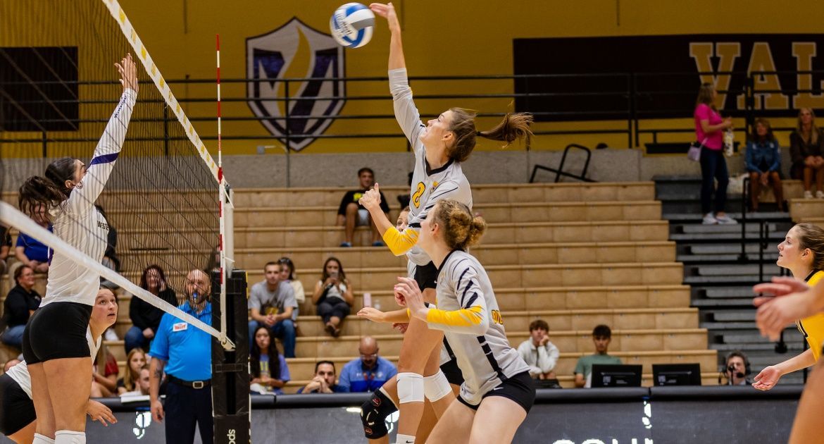 Volleyball Closes Weekend with Win Over Lindenwood