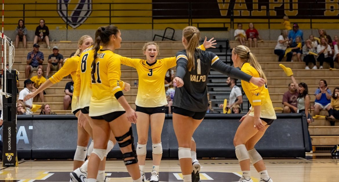 Volleyball Prepares For Iowa Road Swing
