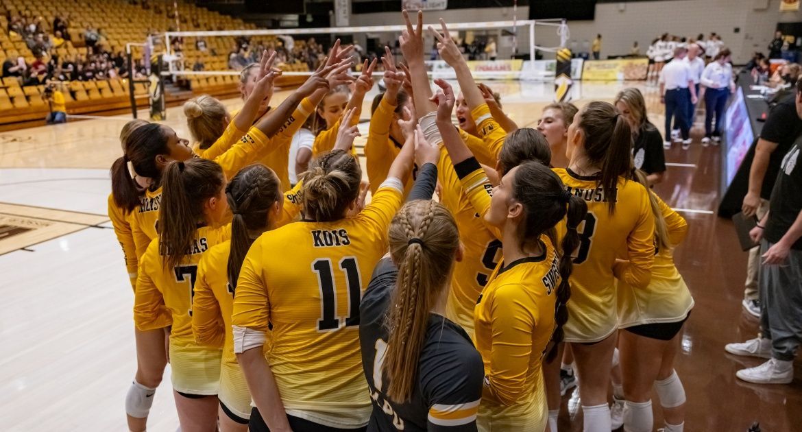 Volleyball Opens MVC Tournament Sunday Afternoon